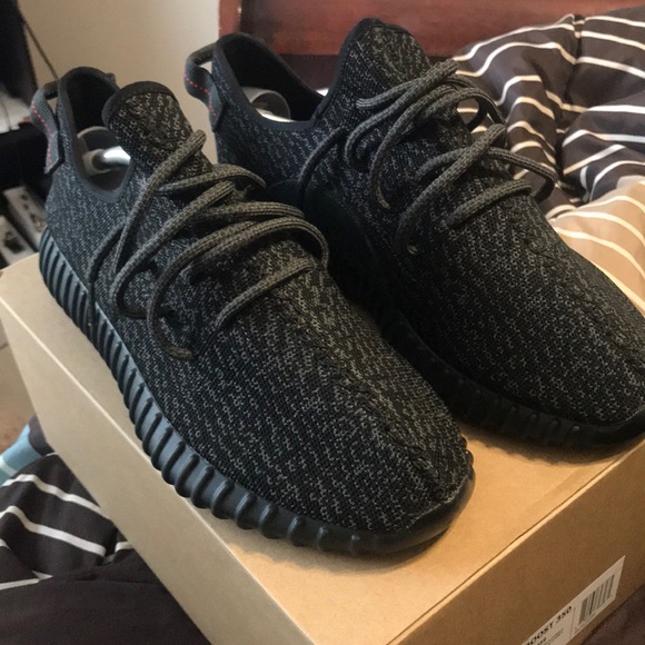 Yeezy Boost 350 Pirate Black sz 10 - Picture 1 of 7